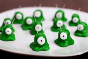Frau-Hoffmanns-Brain-Slug-Cupcakes-3